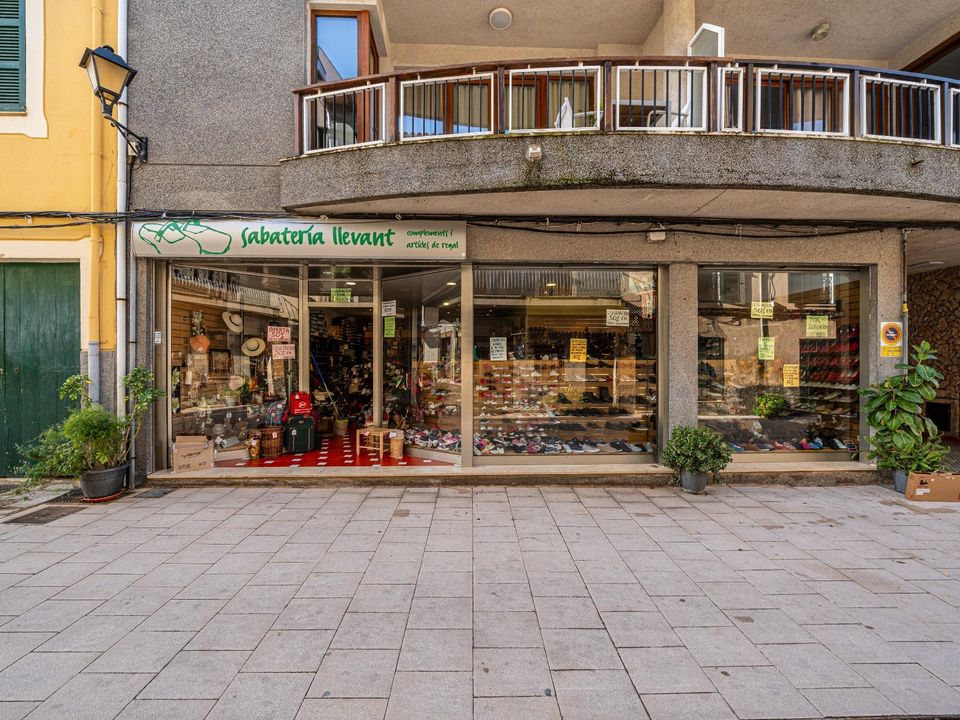 Commercial property in Son Servera, Mallorca - photo 1