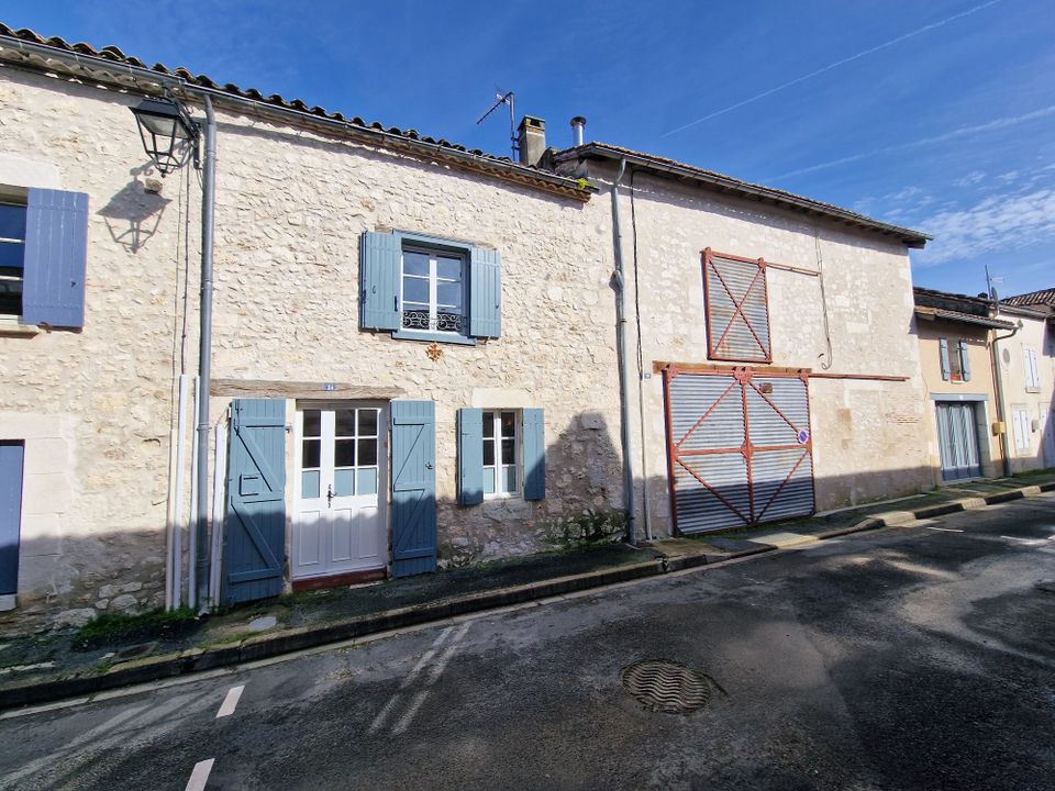 Village house in Eymet, Dordogne - photo 1