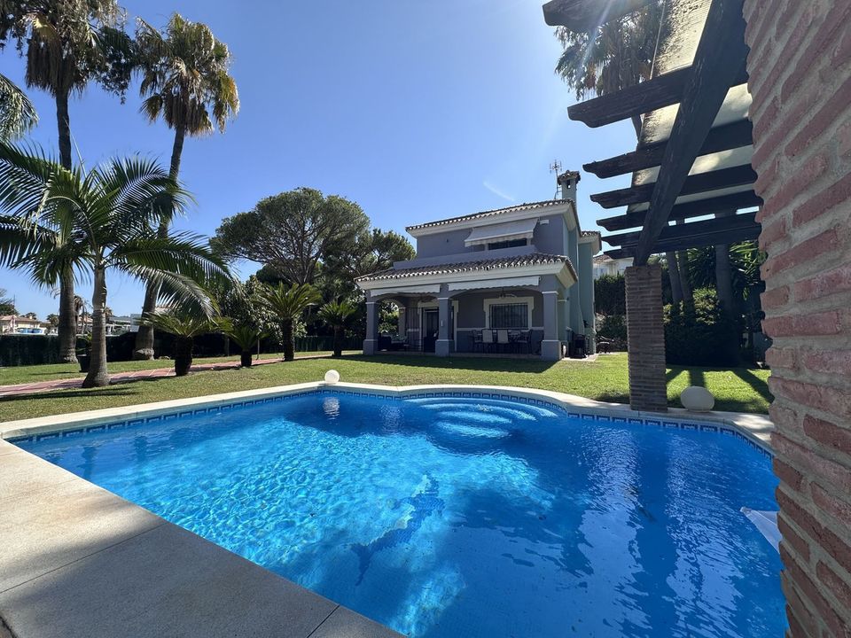 Villa i Cancelada, Malaga - foto 1