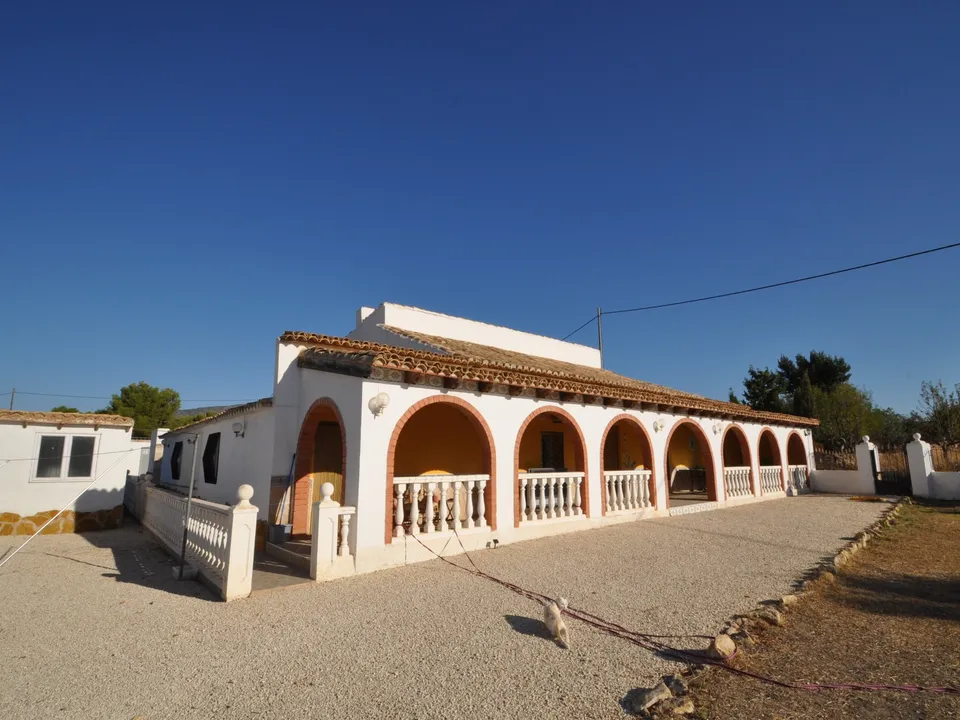 Landejendom i Pinoso, Alicante - foto 1