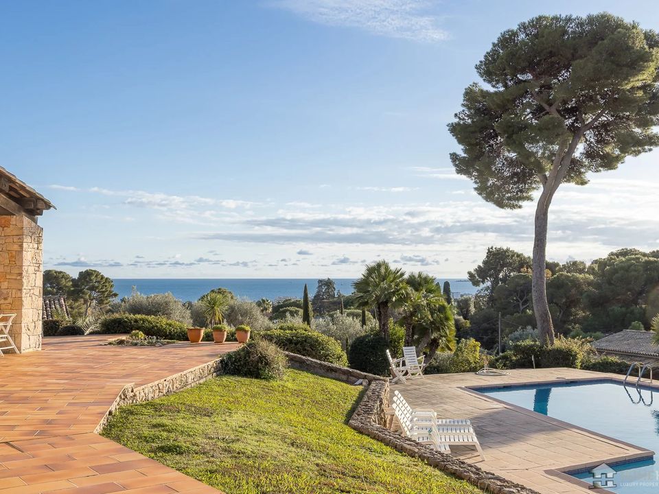Villa i Antibes, Alpes-Maritimes - foto 1