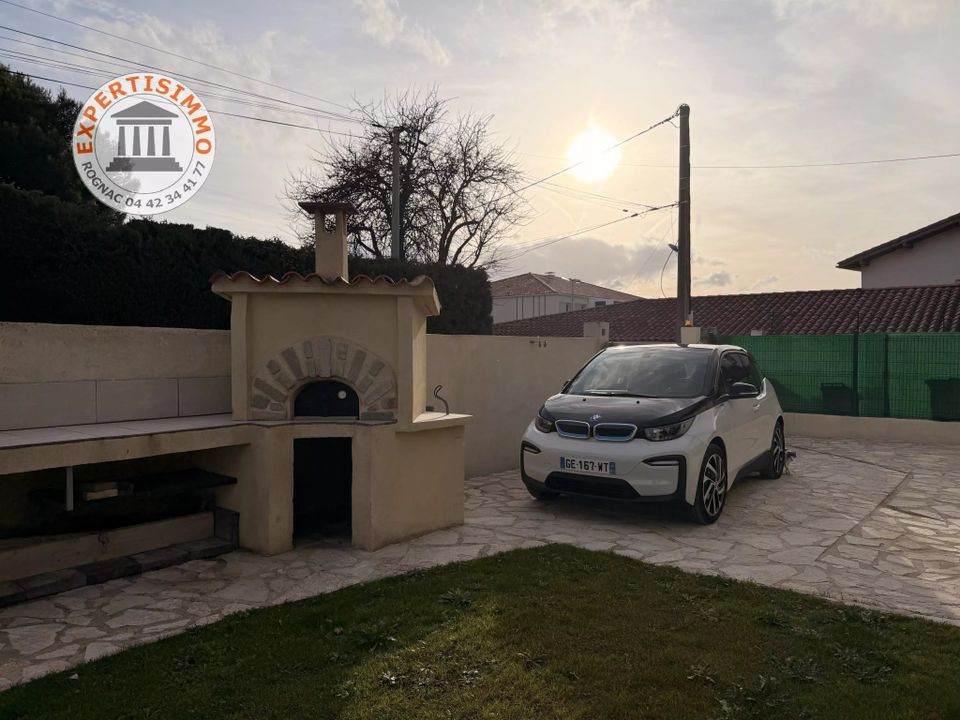 Villa in Vitrolles, Bouches-du-Rhone - foto 1