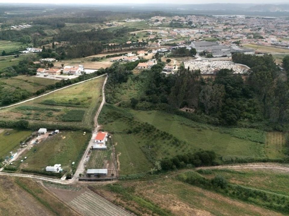 Helårsgrund i Valado dos Frades, Leiria - foto 1