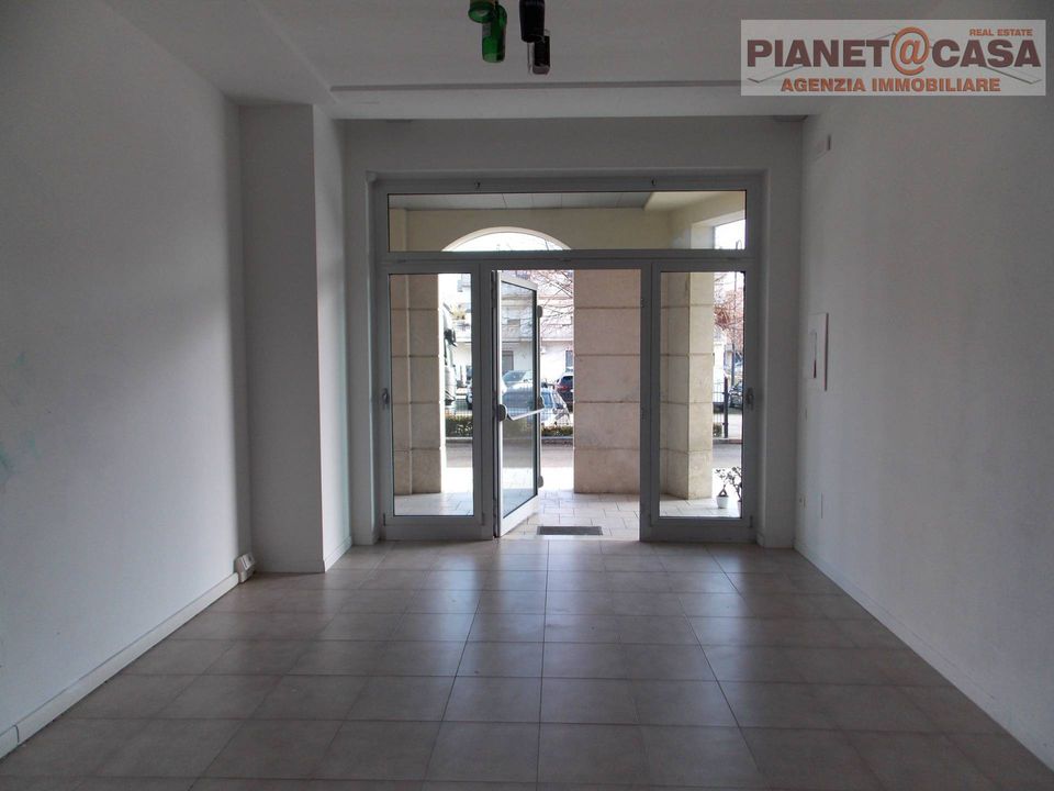 Erhvervsejendom i Spinetoli, Ascoli Piceno - foto 1
