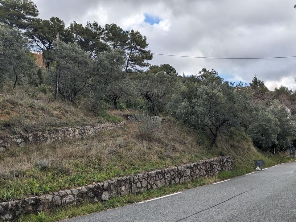 Helårsgrund i Claviers, Var - foto 1