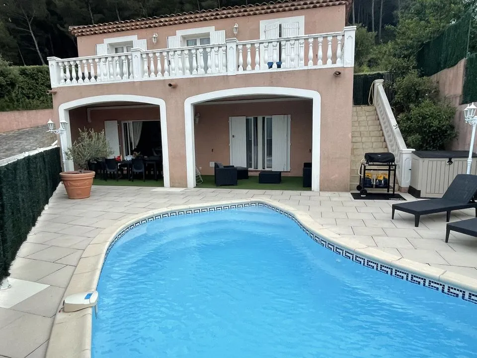 Villa i La Penne-sur-Huveaune, Bouches-du-Rhone - foto 1