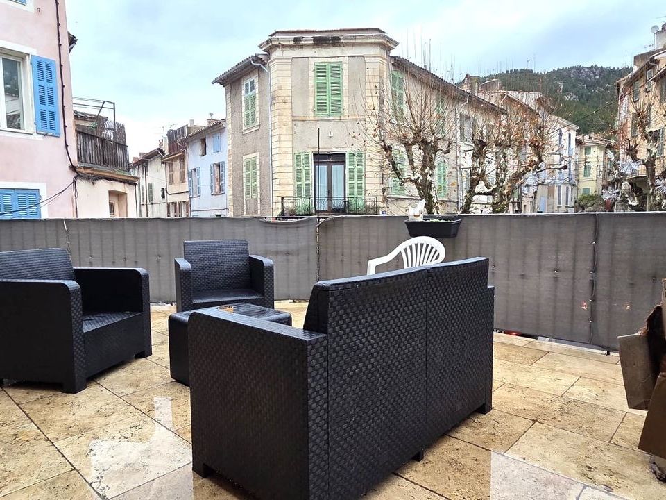 Lejlighed i Cuges-les-Pins, Bouches-du-Rhone - foto 1