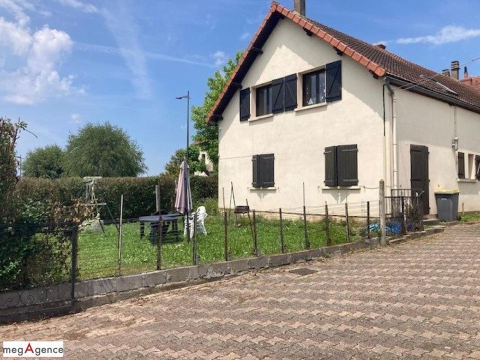 Byhus i Saint-Germain-des-Fossés, Allier - foto 1