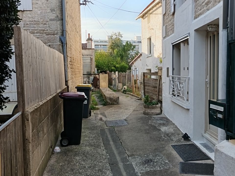 Erhvervsejendom i Niort, Deux-Sevres - foto 2