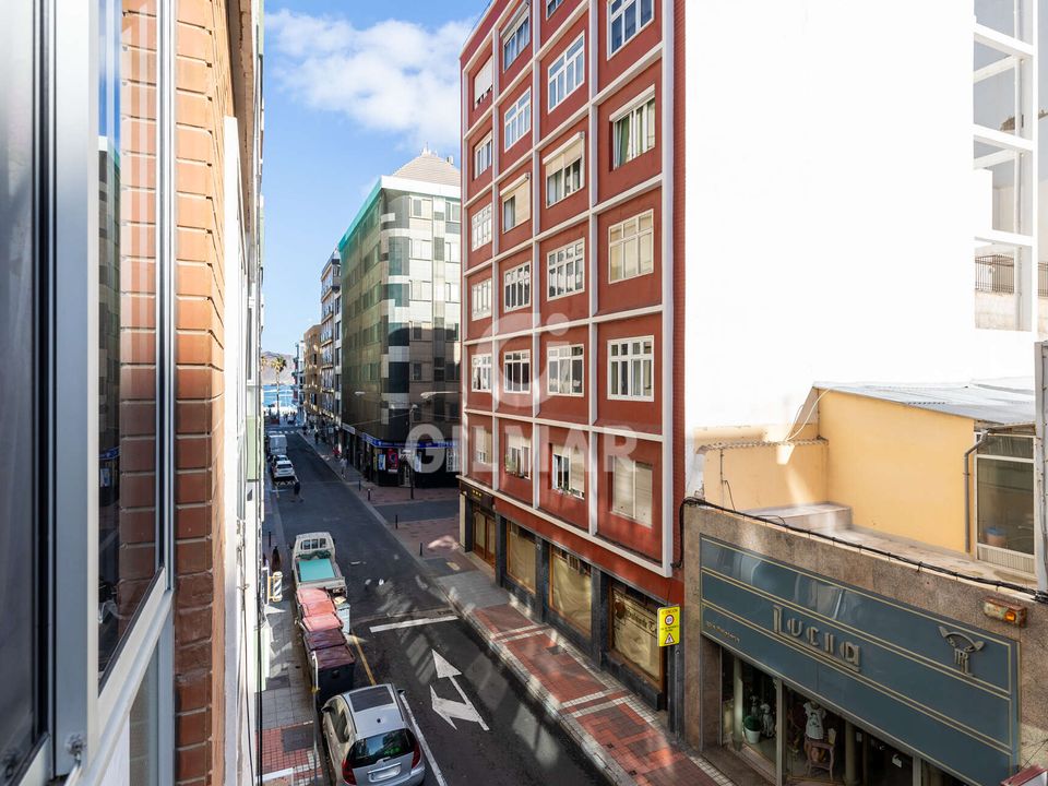 Apartment in Las Palmas De Gran Canaria, Gran Canaria - photo 2