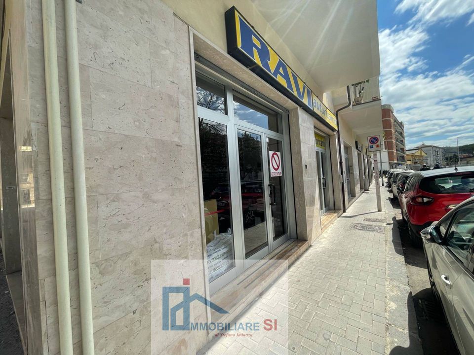 Erhvervsejendom i Benevento, Benevento - foto 3