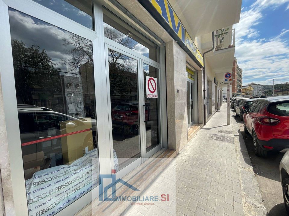 Erhvervsejendom i Benevento, Benevento - foto 4
