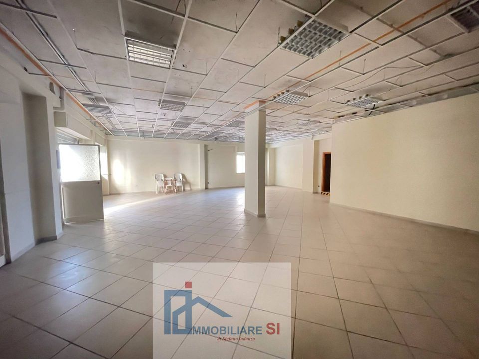 Erhvervsejendom i Benevento, Benevento - foto 1