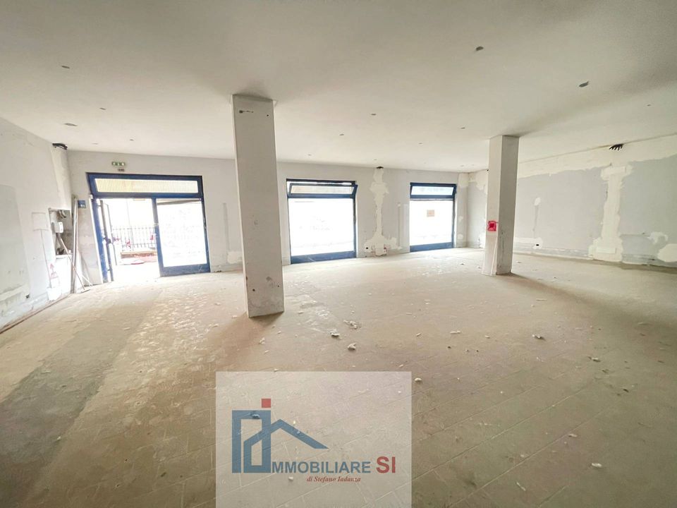 Erhvervsejendom i Benevento, Benevento - foto 1