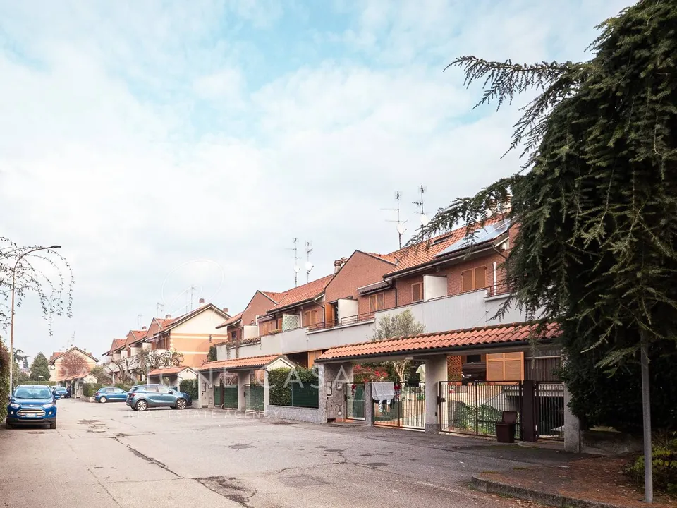 Casa adossada a Segrate, Milan - foto 1