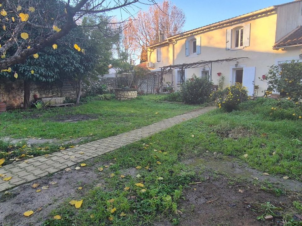 Rijtjeshuis in Arles, Bouches-du-Rhone - foto 1