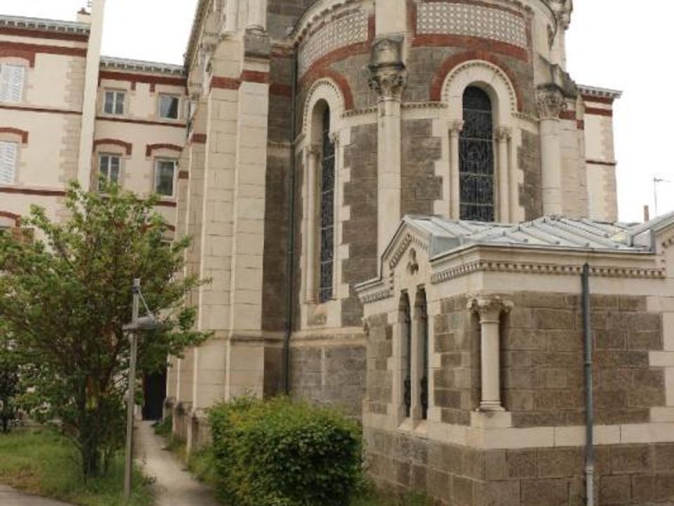 Erhvervsejendom i Sainte-Foy-les-Lyon, Rhone - foto 1