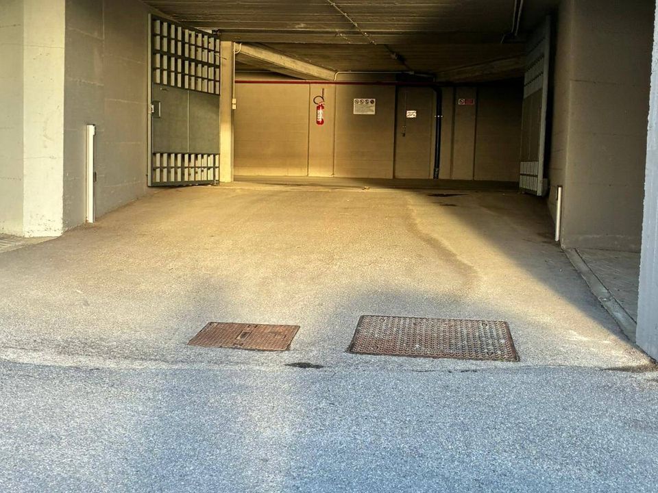 Parkeringsplass i Imperia, Imperia - bilde 2