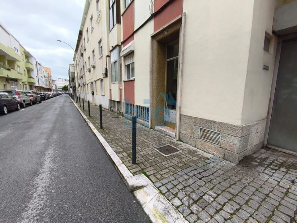 Erhvervsejendom i Amadora, Lisbon - foto 4