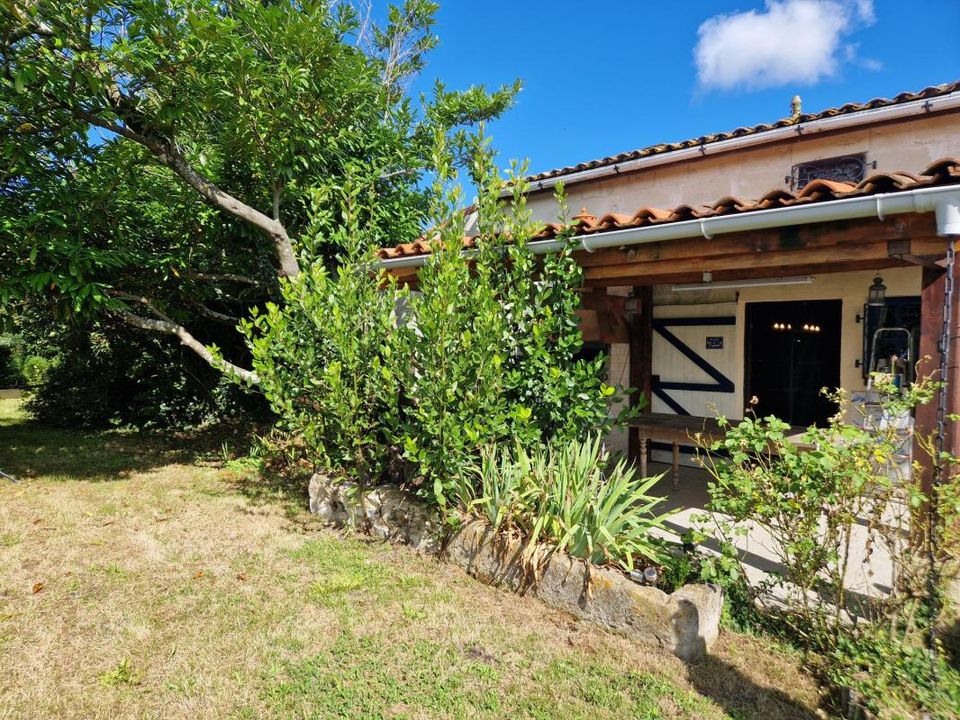 Casa de campo en Saint-Ciers-Du-Taillon, Charente-Maritime - foto 1