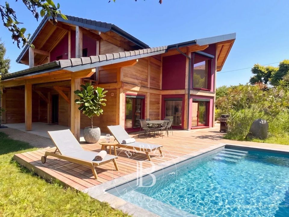 Villa i Evian-les-Bains, Haute-Savoie - foto 1