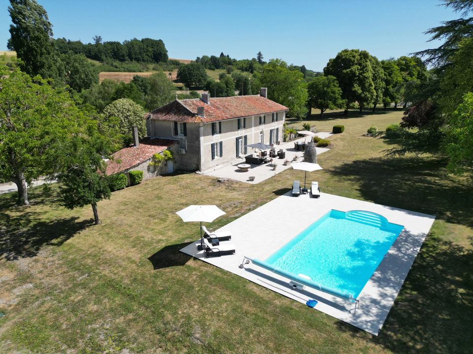 Villa i Blanzac-Porcheresse, Charente - bilde 1