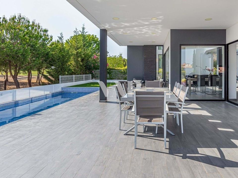 vap real estate vilamoura VAP Real Estate | Viver em #Vilamoura com vista golfe e o conforto de um  condomínio privado. Apartamento T2 mobilado com piscina, amplos terraços a  sul, main image 0
