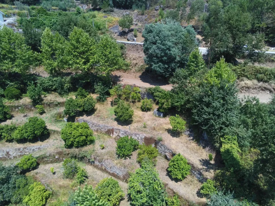 Land in Parada do Bouro, Braga - photo 1