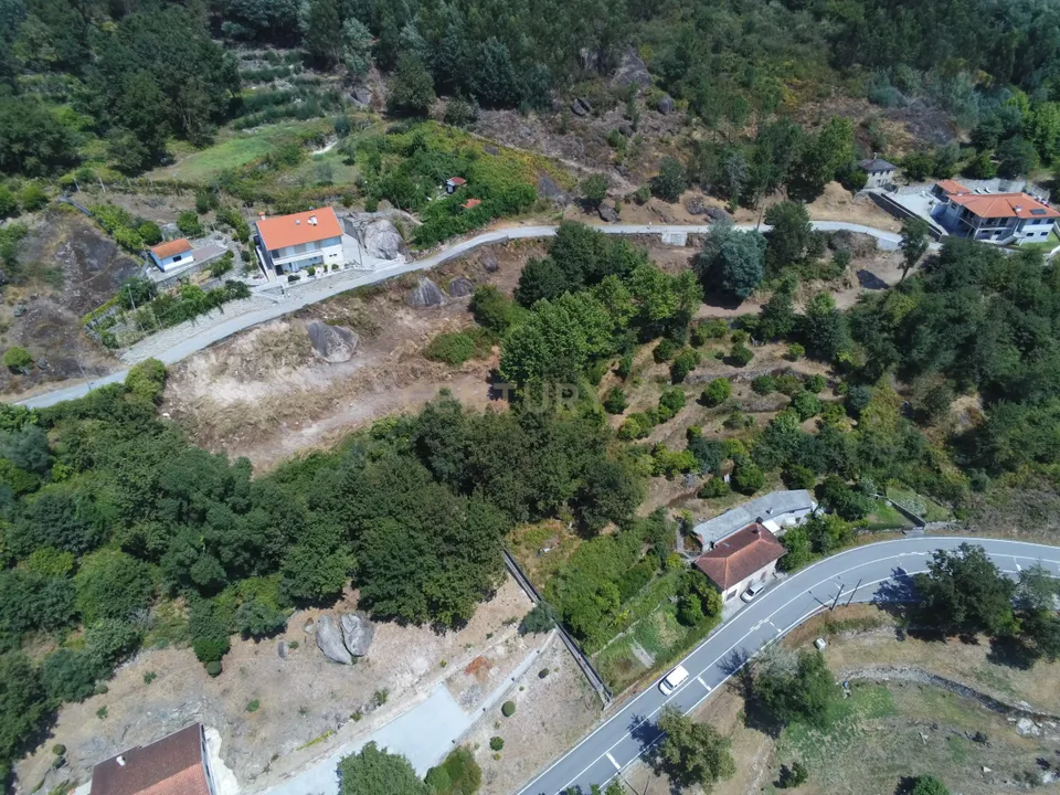 Land in Parada do Bouro, Braga - photo 2