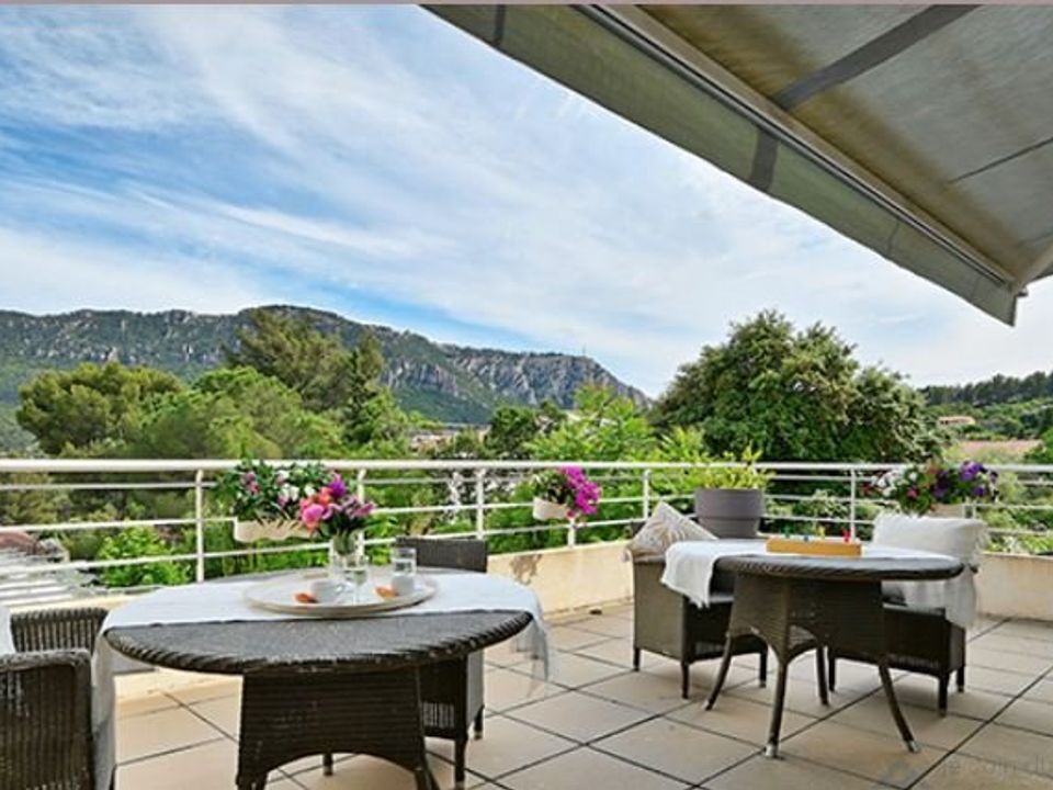 Erhvervsejendom i Le Revest-les-Eaux, Var - foto 3