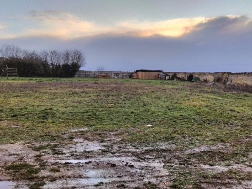 Helårsgrund i Neuville-de-Poitou, Vienne - foto 2