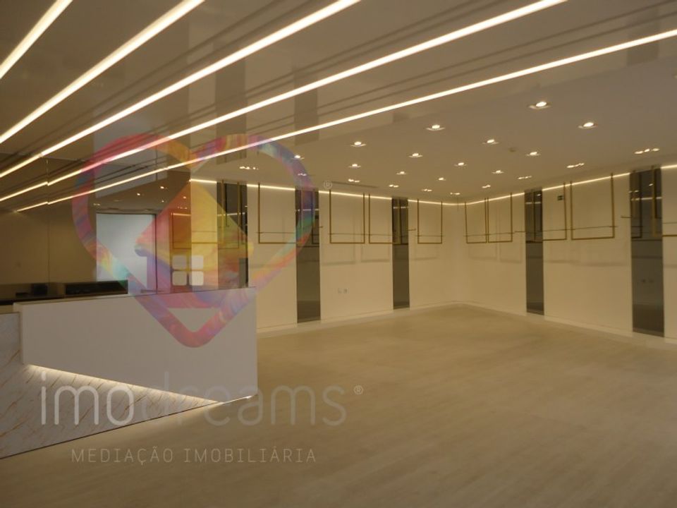 Erhvervsejendom i Aveiro, Aveiro - foto 1