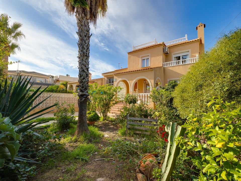 Villa in Torrevieja, Alicante - foto 1