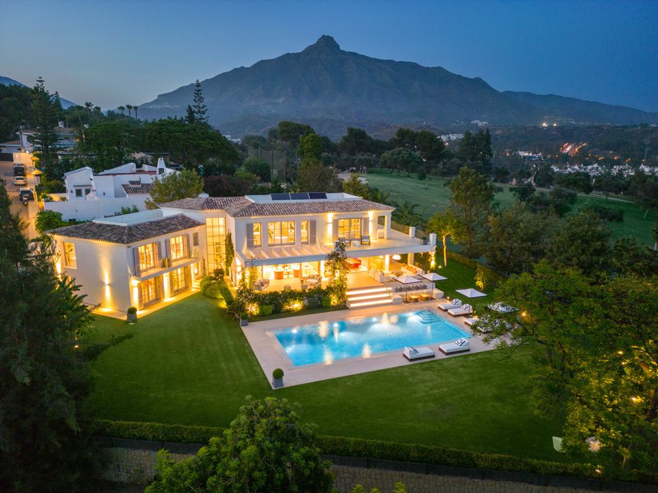 Villa - Marbella, Malaga - photo 1