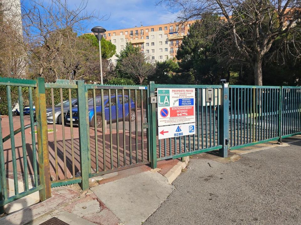 Erhvervsejendom i Marseille, Bouches-du-Rhone - foto 1