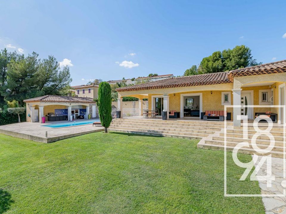 Villa i Marseille, Bouches-du-Rhone - foto 1