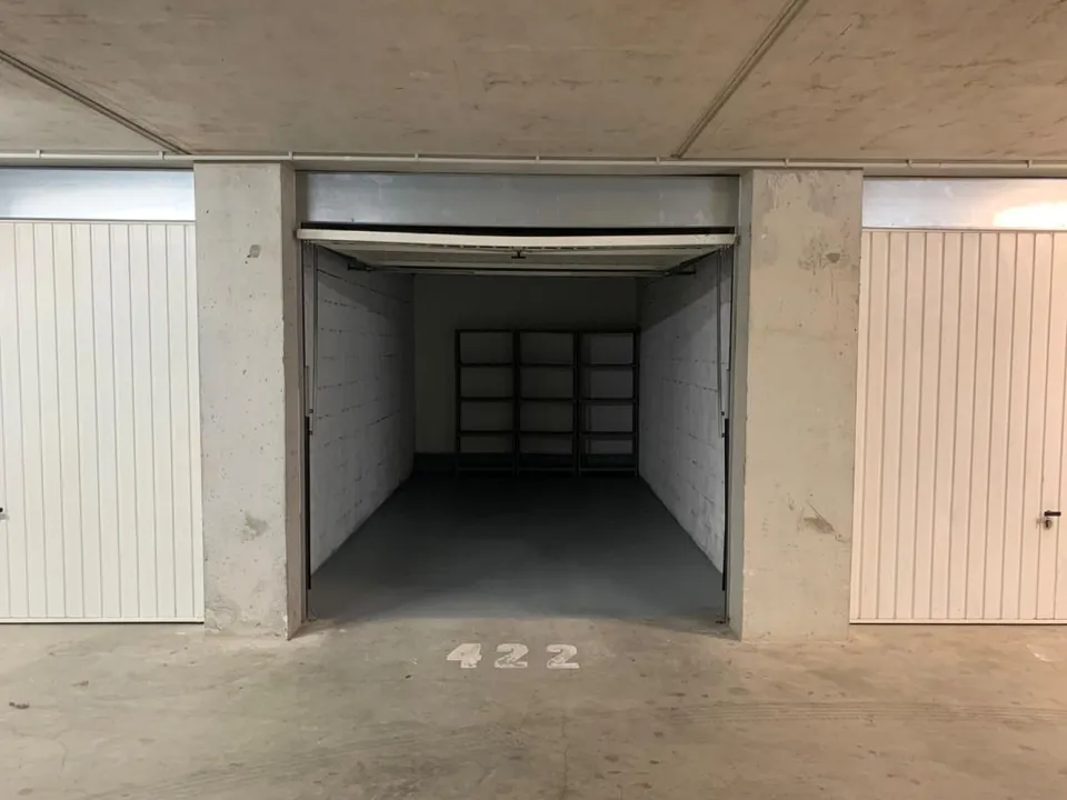 Garage in Sarrola-Carcopino, Corse-du-Sud - photo 1