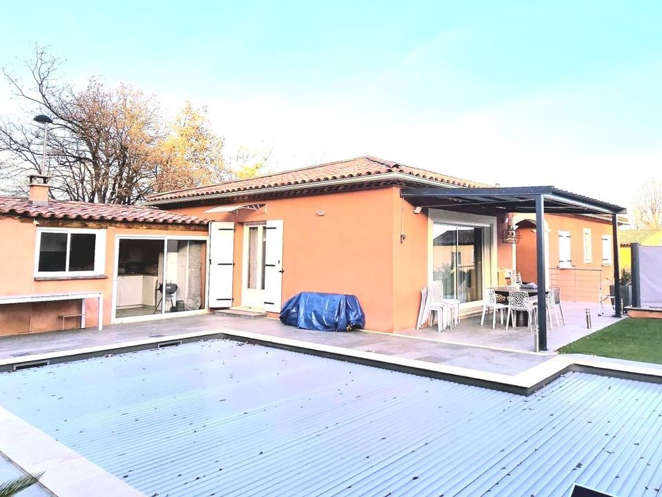Villa i Sainte-Tulle, Alpes-de-Haute-Provence - foto 1