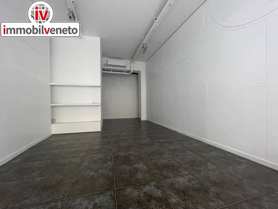Erhvervsejendom i Lonigo, Vicenza - foto 2
