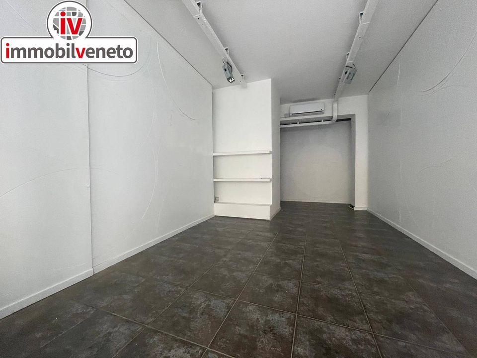Erhvervsejendom i Lonigo, Vicenza - foto 3