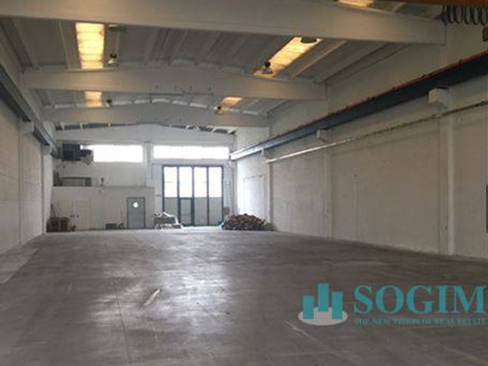 L'establiment comercial a Gudo Visconti, Milan - foto 4