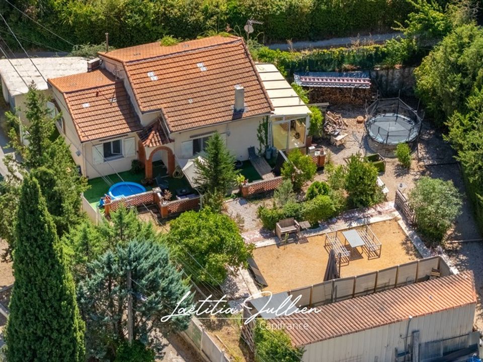 Villa i Aubagne en Provence, Bouches-du-Rhone - foto 1