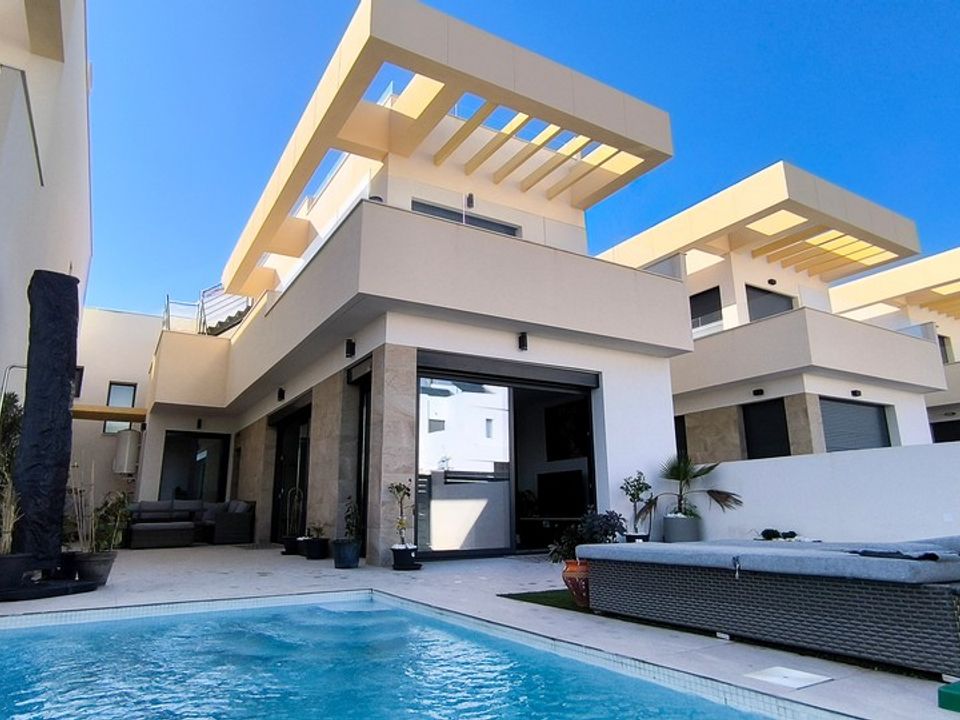 Villa in Los Montesinos, Alicante - photo 1