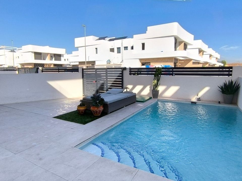 Villa in Los Montesinos, Alicante - photo 2