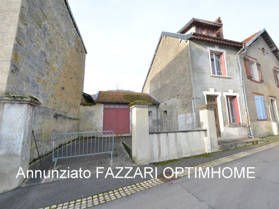 Kylätalo Mont-devant-Sasseyssa, Meuse - kuva 1