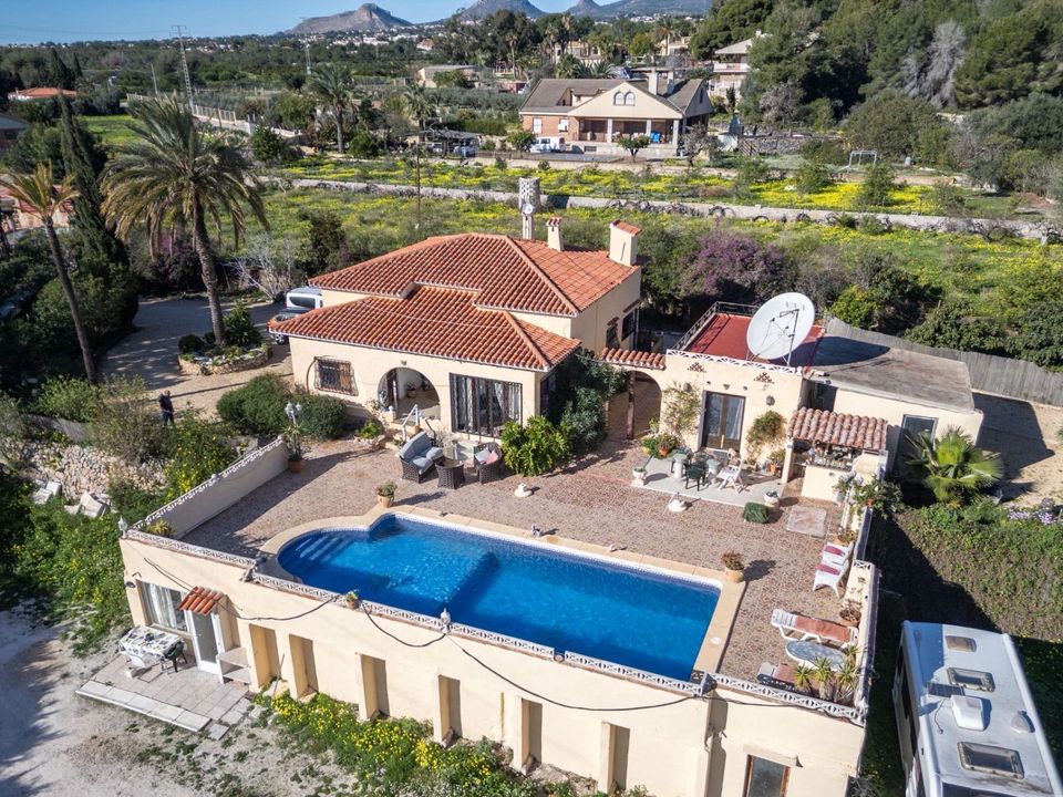 Villa i Alfaz del Pi, Alicante - foto 1