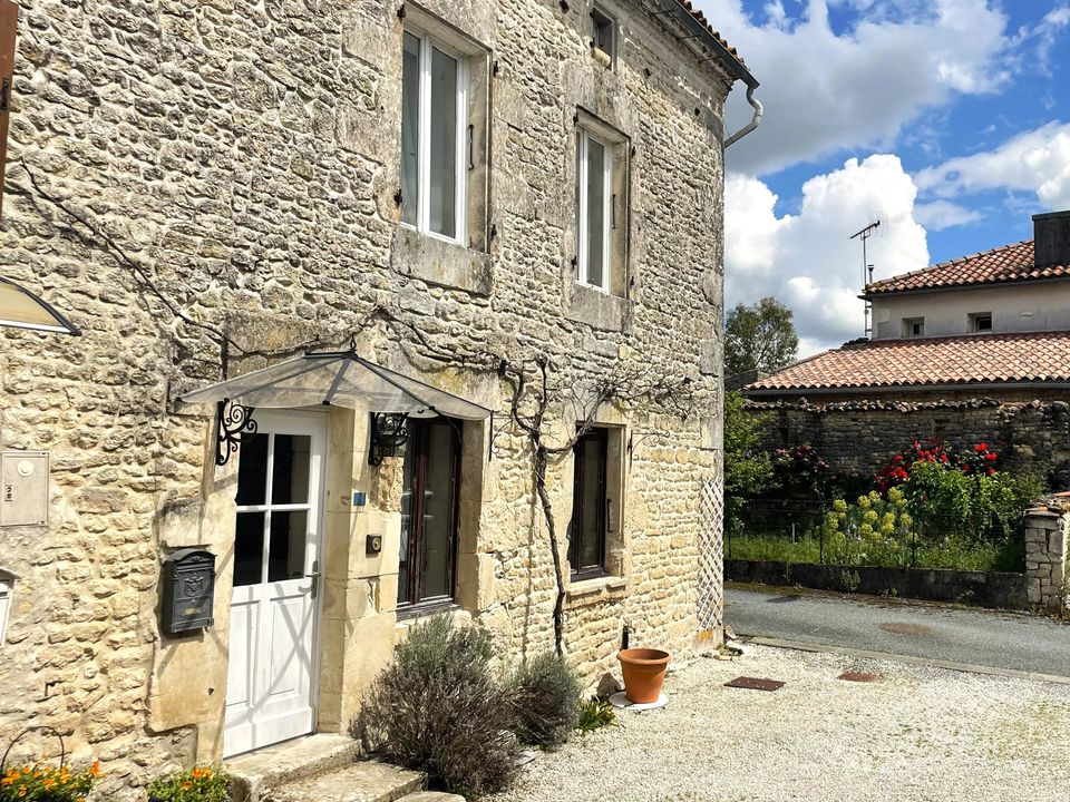 Villa i Saint-Pierre-de-Juillers, Charente-Maritime - foto 1