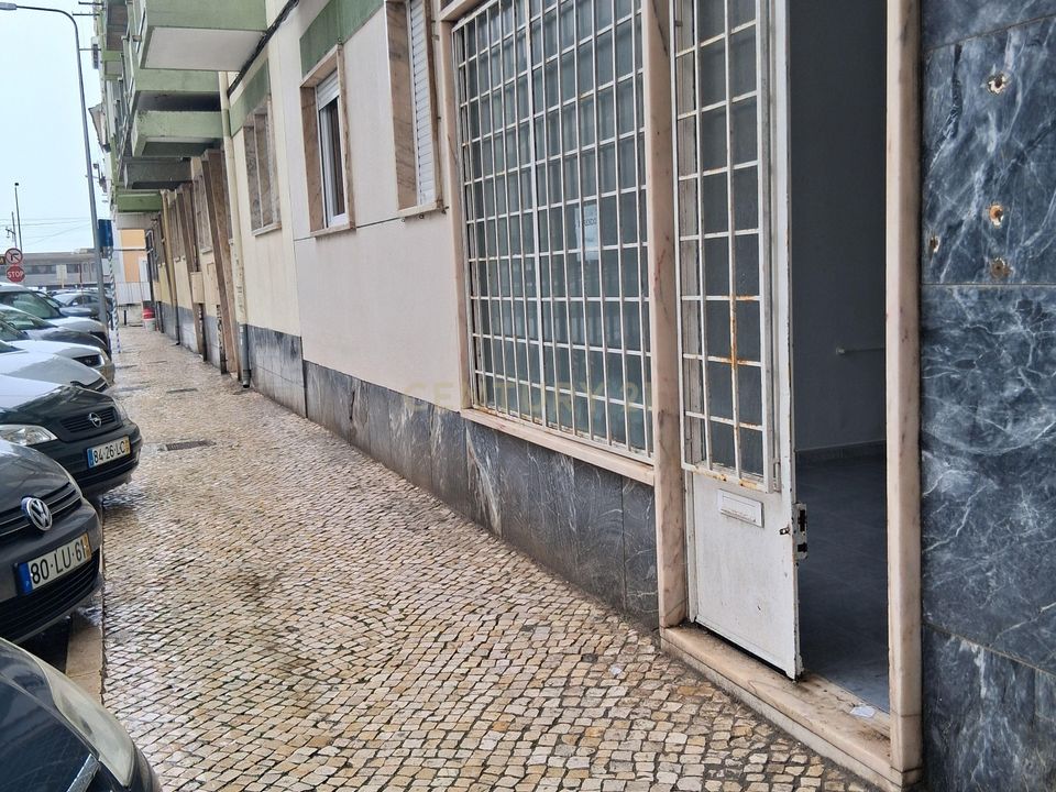 Erhvervsejendom i Alges, Lisbon - foto 1