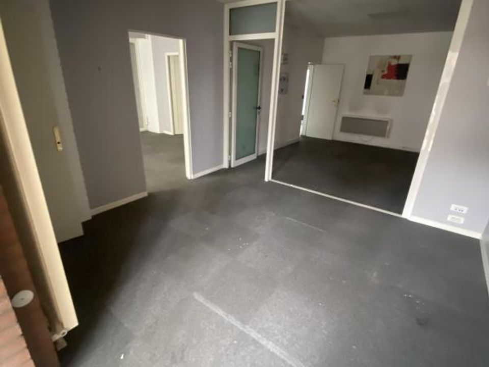 Erhvervsejendom i Calais, Pas-de-Calais - foto 1