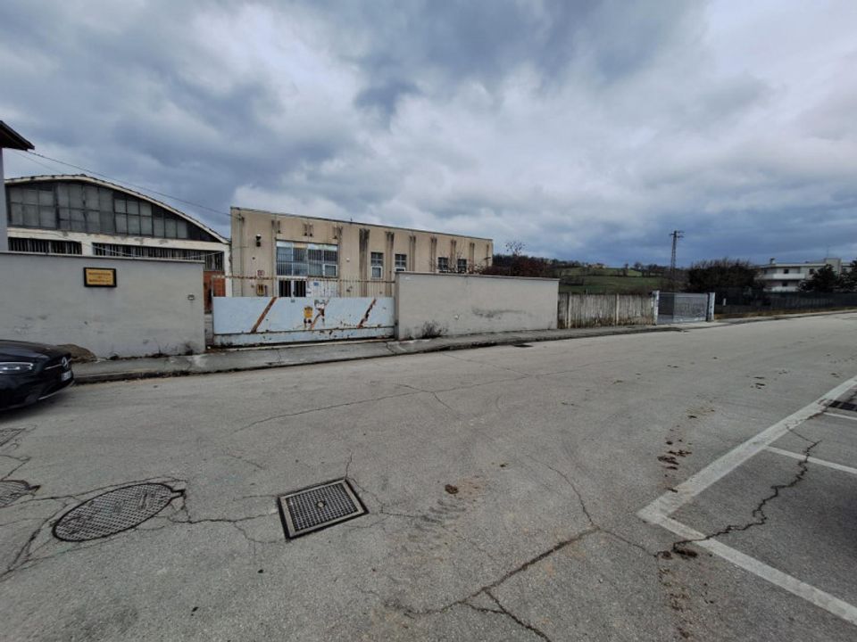 Erhvervsejendom i Matelica, Macerata - foto 1